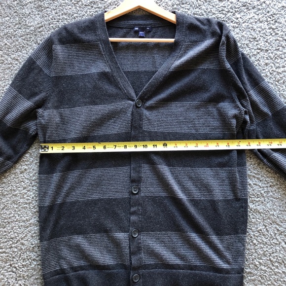 Swanky gray Gap cardigan! - Picture 4 of 5
